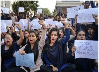 പുതുവർഷാഘോഷം മാറ്റിവച്ച് ലണ്ടനിൽ പൗരത്വ ഭേദഗതി നിയമത്തിനെതിരെ പ്രതിഷേധം