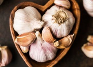 കടുത്ത ചുമയെ പിടിച്ചു നിര്ത്താന് വെളുത്തുള്ളി ഉപയോഗിക്കൂ