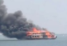 വേമ്പനാട് കായലില് ഹൗസ് ബോട്ടിന് തീ പിടിച്ചു; ആളപായമില്ല