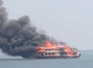 വേമ്പനാട് കായലില് ഹൗസ് ബോട്ടിന് തീ പിടിച്ചു; ആളപായമില്ല