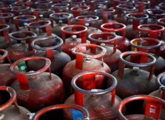 ബജറ്റിന് മുന്പേ സാധാരണക്കാര്ക്ക് തിരിച്ചടി; പാചകവാതക വില ഉയരുന്നു, സബ്സിഡി നിരക്കിലുള്ള സിലിണ്ടറിനും വില കൂടും