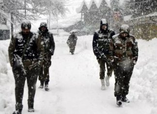 കശ്മീരിലെ മാച്ചില് സെക്ടറില് സൈനിക പോസ്റ്റിലുണ്ടായ കനത്ത മഞ്ഞിടിച്ചിലില് മൂന്നു സൈനികര് മരിച്ചു