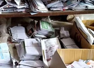 കത്തുകള് വീട്ടില് സൂക്ഷിച്ച പോസ്റ്റ്മാന് പിടിയില്!