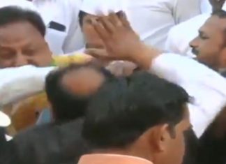 റിപ്പബ്ലിക് ദിനാഘോഷത്തിനിടെ മധ്യപ്രദേശില് കോണ്ഗ്രസ് നേതാക്കള് തമ്മില് വഴക്ക്; പൊലീസ് ഇടപെട്ട് പിടിച്ചുമാറ്റി