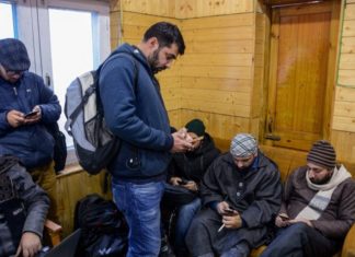 കശ്മീര് താഴ്വരയില് ഇന്റര്നെറ്റ് പുനസ്ഥാപിച്ചു