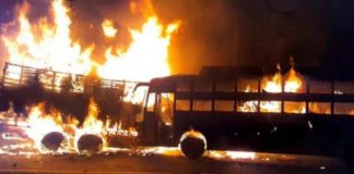 ഉത്തര്പ്രദേശിലെ കനൗജില് ചരക്കുലോറിയുമായി കൂട്ടിയിടിച്ച ബസിന് തീപിടിച്ച് 20 പേര് മരിച്ചു