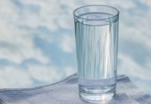 വരണ്ട കാലാവസ്ഥയില് ആരോഗ്യത്തോടെ ഇരിക്കാന് ധാരാളം വെള്ളം കുടിക്കൂ!