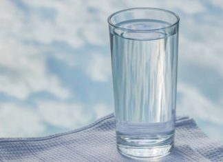 വരണ്ട കാലാവസ്ഥയില് ആരോഗ്യത്തോടെ ഇരിക്കാന് ധാരാളം വെള്ളം കുടിക്കൂ!