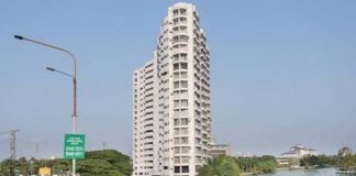 മരടിലെ ഫ്ലാറ്റുകള് പോളിക്കുന്നതിനായി നിശ്ചയിച്ചിരുന്ന സമയക്രമത്തില് നേരിയ മാറ്റം