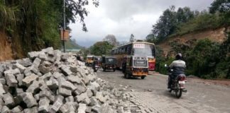 പ്രളയത്തില് തകര്ന്ന റോഡുകള് പുനര്നിര്മ്മിക്കാന് 961 കോടി രൂപ അനുവദിച്ചു