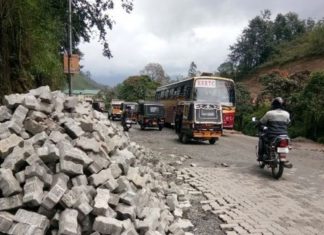 പ്രളയത്തില് തകര്ന്ന റോഡുകള് പുനര്നിര്മ്മിക്കാന് 961 കോടി രൂപ അനുവദിച്ചു