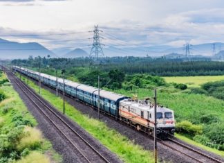 റെയിൽവേ സ്റ്റേഷനുകളിലും യൂസേഴ്സ് ഫീ ഏർപ്പെടുത്താൻ നിർദേശം