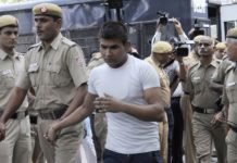തനിക്ക് മാനസിക പ്രശ്നങ്ങള് ഉണ്ടെന്നും ചികിത്സ വേണമെന്നും ആവശ്യപ്പെട്ട് വിനയ് ശര്മ കോടതിയില്