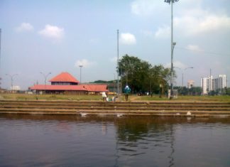 ശിവരാത്രിയോടനുബന്ധിച്ച് പിതൃതർപ്പണത്തിന് ഒരുങ്ങി ആലുവ മണപ്പുറം