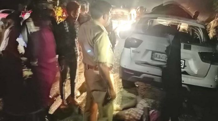 കര്ണാടകയില് കാറപകടത്തില് ഒന്പത് വയസുകാരി ഉള്പ്പടെ 13 പേര് മരിച്ചു