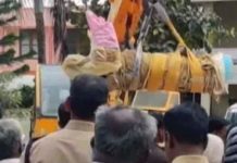 ബെംഗളൂരില് ക്രിസ്തുവിന്റെ പ്രതിമ നീക്കം ചെയ്ത സംഭവത്തെ വിമര്ശിച്ച് ജാവേദ് അക്തര്