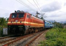 രാജ്യവ്യാപകമായി ട്രെയിന് സര്വ്വീസുകള് നിര്ത്തിവെക്കാന് തീരുമാനം