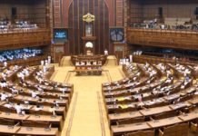 മിന്നല് പണിമുടക്ക് നടത്തിയ കെ.എസ്.ആര്.ടി.സി ജീവനക്കാര്ക്കെതിരെ എസ്മ പ്രകാരം കേസെടുത്തിട്ടുണ്ടെന്ന് മന്ത്രി കടകം പള്ളി സുരേന്ദന്