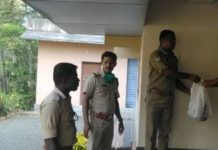 ലോക്ക്ഡൗൺ; ആവശ്യമരുന്നു കിട്ടാൻ വഴിയില്ലാതെ വലഞ്ഞ ചുങ്കത്തറയിലുള്ള വൃദ്ധ ദമ്പതികൾക്ക് സഹായമെത്തിച്ച് ഫയർ ഫോഴ്സ്