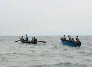 ലോക്ക് ഡൗൺ വകവയ്ക്കാതെ മത്സ്യത്തൊഴിലാളികൾ കൂട്ടമായി കടലിൽ ഇറങ്ങി