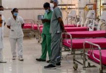 കൊവിഡ് 19 ബാധിതനായ രോഗി മരിച്ചതിനെത്തുടര്ന്ന് രോഗിയുടെ ബന്ധുക്കള് ആക്രമിച്ചെന്ന ആരോപണമായി ഡോക്ടമാര്