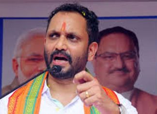 സ്പ്രിംങ്ക്ളർ ഇടപാടിൽ സർക്കാരിന്റെ പങ്ക് മൂടിവെക്കാനുള്ള നീക്കമാണ് ഐടി സെക്രട്ടറി ശിവശങ്കർ നടത്തുന്നതെന്ന് കെ.സുരേന്ദ്രൻ