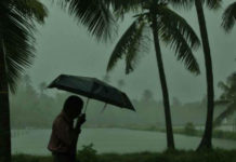 കേരളത്തിൽ ശക്തമായ മഴയ്ക്കും ചുഴലിക്കാറ്റിനും സാധ്യത