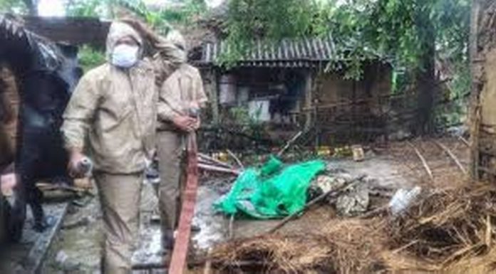 ഉംപുന് ചുഴലിക്കാറ്റ്; അടിസ്ഥാന സൗകര്യങ്ങള് തകര്ന്നത് പുനസ്ഥാപിക്കാന് കൊല്ക്കത്തയില് സൈന്യം ഇറങ്ങി!