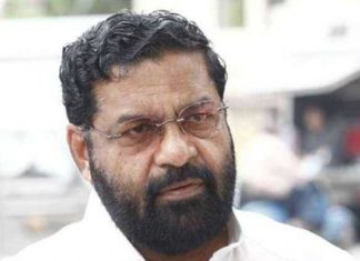 ലോക് ഡൗൺ ചട്ടങ്ങൾ ലംഘിച്ചു; മന്ത്രി കടകംപള്ളി സുരേന്ദ്രനെതിരെ കേസെടുക്കണമെന്ന് ആവശ്യപ്പെട്ട് ഹൈക്കോടതിയിൽ ഹർജി