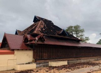 ശക്തമായ കാറ്റിലും മഴയിലും വൈക്കം ക്ഷേത്രത്തിലും സമീപ പ്രദേശങ്ങളിലും വ്യാപക നാശനഷ്ടം
