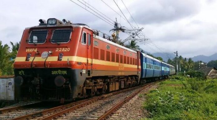 സാധാരണ ട്രെയിന് സര്വ്വീസ് ഓഗസ്റ്റ് 12ന് ശേഷം മാത്രം, ബുക്ക് ചെയ്ത ടിക്കറ്റുകള് റദ്ദാക്കും