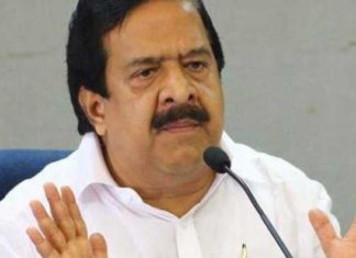 ചാർട്ടേർഡ് വിമാനത്തിൽ വരുന്നവർക്ക് കോവിഡ് സർട്ടിഫിക്കറ്റ് നിർബന്ധമാക്കിയതിൽ ആരോഗ്യമന്ത്രിക്കെതിരെ രമേശ് ചെന്നിത്തല