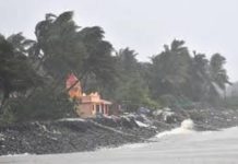 നിസര്ഗ ചുഴലിക്കാറ്റ് മഹാരാഷ്ട്ര തീരത്തെത്തി; മണിക്കൂറില് 72 കിലോമീറ്റര് വേഗതയിലാണ് കാറ്റുവീശുന്നത്