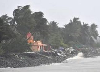 നിസര്ഗ ചുഴലിക്കാറ്റ് മഹാരാഷ്ട്ര തീരത്തെത്തി; മണിക്കൂറില് 72 കിലോമീറ്റര് വേഗതയിലാണ് കാറ്റുവീശുന്നത്