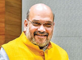 പ്രധാനമന്ത്രിയുടെ നേതൃത്വത്തിൽ ഇന്ത്യ രണ്ട് പോരാട്ടങ്ങളും വിജയിക്കുമെന്ന് ആഭ്യന്തര മന്ത്രി അമിത് ഷാ