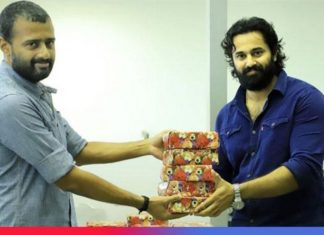 ഓണ്ലൈന് പഠനത്തിന് സൗകര്യമില്ലാത്ത കുട്ടികള്ക്കുള്ള പഠന സാമഗ്രഹികളുടെ വിതരണത്തിലേക്ക് 30 സ്മാര്ട്ട് ഫോണുകള് നല്കി നടന് ഉണ്ണി മുകുന്ദന്