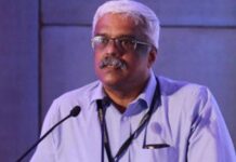 ഒൻപത് മണിക്കൂർ നീണ്ട ചോദ്യം ചെയ്യലിന് ശേഷം മുൻ ഐടി സെക്രട്ടറി ശിവശങ്കരനെ കസ്റ്റംസ് വീട്ടിൽ തിരികെ എത്തിച്ചു