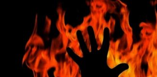 പെൺകുട്ടിയെ ബലാത്സംഗം ചെയ്യാനുള്ള ശ്രമം പരാജയപ്പെട്ടപ്പോൾ മണ്ണെണ്ണ ഒഴിച്ച് തീ കൊളുത്തി