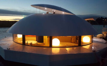 ഫ്ലോട്ടിംഗ് പോഡ്; വെള്ളത്തില് കിടക്കുന്ന ‘ആഡംബര വീട്’