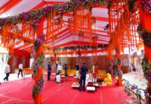 രാമക്ഷേത്ര ക്ഷേത്രപൂജയ്ക്കും ശിലാന്യാസത്തിനുമായി പ്രധാനമന്ത്രി നരേന്ദ്രമോദി അയോധ്യയിലെത്തി