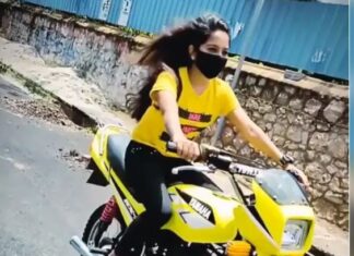രൂപമാറ്റം വരുത്തിയ ബൈക്കിൽ ഹെൽമറ്റ് ധരിക്കാതെ കറങ്ങിയ പെൺകുട്ടിക്കെതിരെ മോട്ടോർ വാഹന വകുപ്പിന്റെ നടപടി