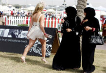 പൊതുസ്ഥലങ്ങളിലെ വസ്ത്രധാരണത്തിന് പുതിയ നിബന്ധനകളുമായി ഒമാൻ