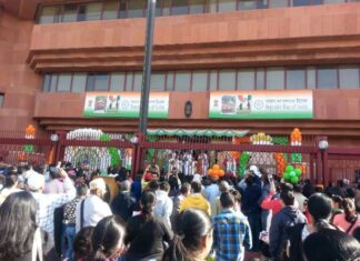 കുവൈത്തിൽ ജീവിക്കുന്ന ഇന്ത്യൻ പൗരന്മാരിൽ നിന്ന് ഇന്ത്യൻ എംബസിയിലേക്ക് വരുന്നത് നിരവധി പരാതികൾ