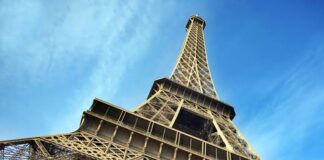 ഈഫൽ ടവറിൽ ബോംബ് ! അഭ്യൂഹങ്ങൾ പരന്നു