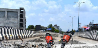 പാലാരിവട്ടം പാലം പൊളിച്ചു തുടങ്ങുന്നു