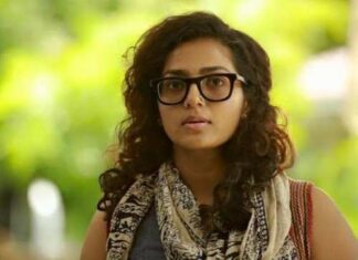അമ്മയെ ഉപേക്ഷിച്ച് നടി പാർവതി