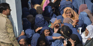 പാകിസ്താന് വിസ വിതരണത്തിനിടയിലെ തിക്കിലും തിരക്കിലും 11 സ്ത്രീകള് ഉള്പ്പെടെ 15 പേര് മരിച്ചു