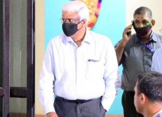 യൂണിടാക് കമ്പനി ഉടമ സന്തോഷ് ഈപ്പന് നൽകിയ ഫോണുകൾ ആരുടെയൊക്കെ കൈയിൽ?