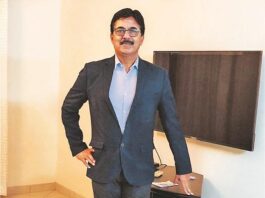 എംഡിയും സി.ഇ.ഒ യുമായ സുനില് ഗുര്ബക്സാനിയെ ധന്ലക്ഷ്മി ബാങ്ക് ഓഹരി ഉടമകള് പുറത്താക്കി