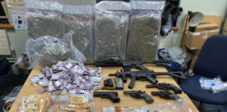 സിറ്റി സെന്റര് റെയ്ഡില് വന്തോതില് മയക്കുമരുന്നും പണവും ആറ് തോക്കുകളും പിടിച്ചെടുത്തു